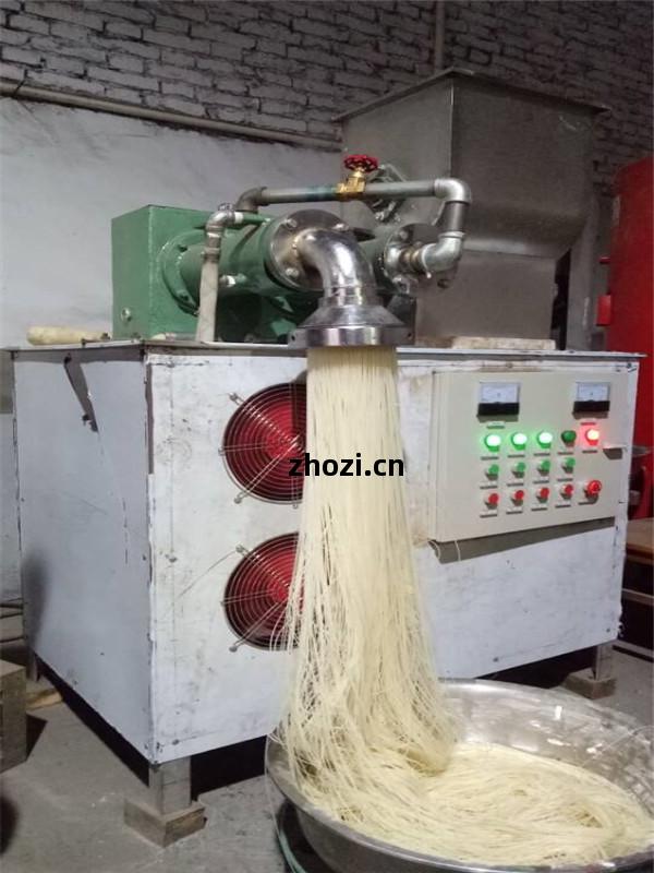 老式(shi)手工米(mi)線制(zhi)作PK新(xin)式(shi)全自動米線機制(zhi)作
